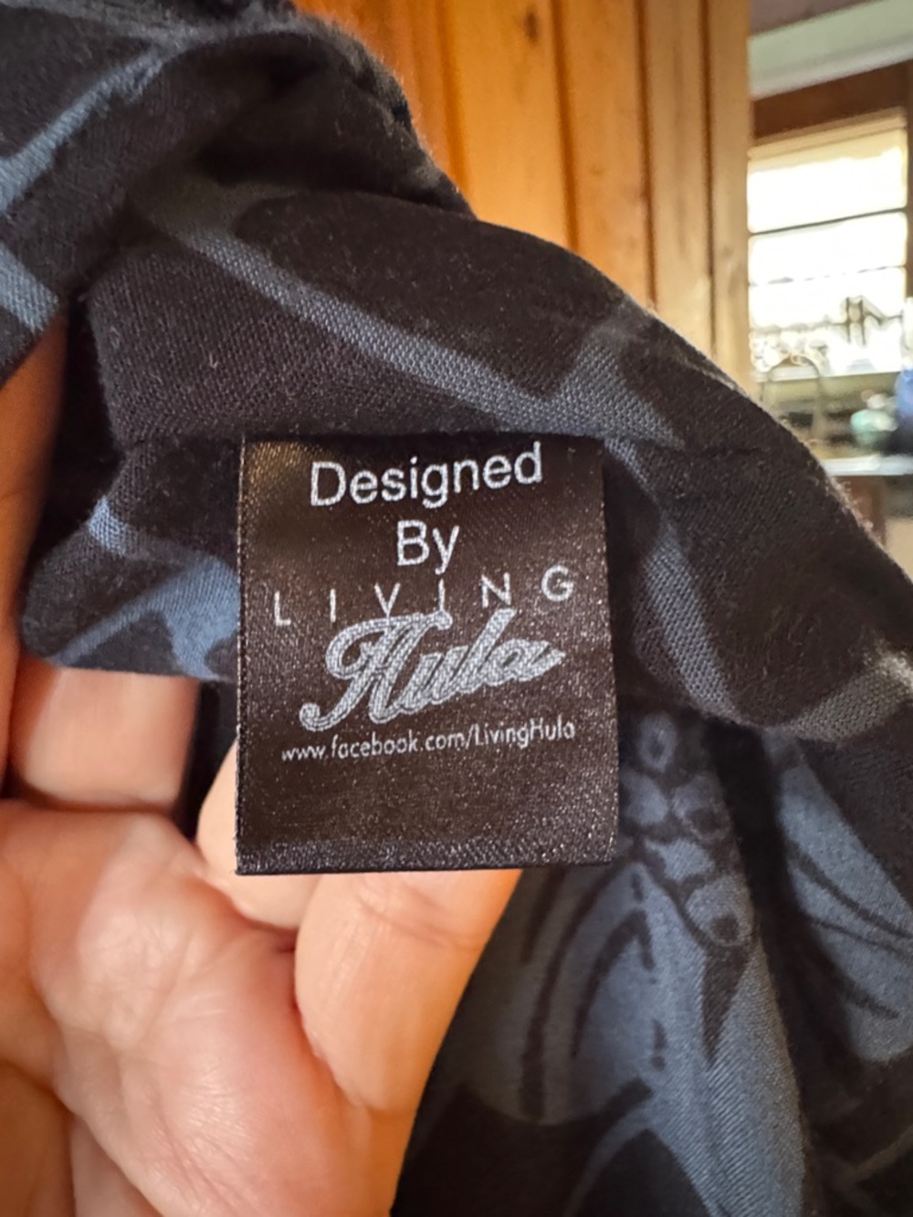 Gently used Livibg Hula Black Floral Grid-Print Tunic - Picture 3 of 5